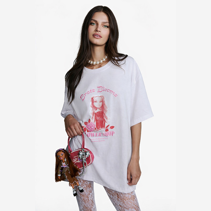 Bratz Stylin’ Yasmin Fashion Doll with Customizable T Shirt & Accessories Bratz Stylin’ Yasmin Fashion Doll with Customizable T Shirt & Accessories