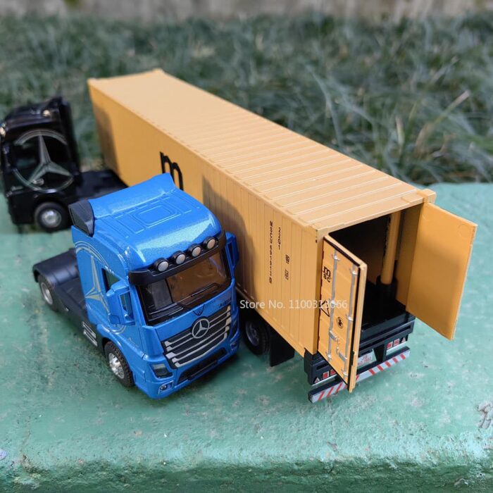 1:50 Scale Truck Model Toy With Sound and Lights