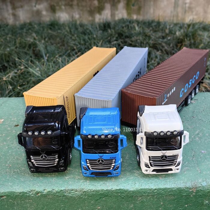 1:50 Scale Truck Model Toy With Sound and Lights