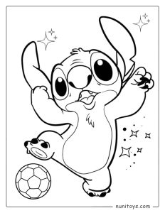 Coloriage Stitch jouant au football