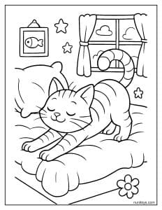 דף צביעה של חתול נמתח אחרי שינה על מיטה רכה