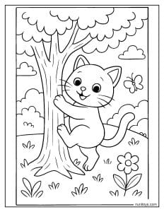 דף צביעה של חתלתול מטפס על עץ בטבע