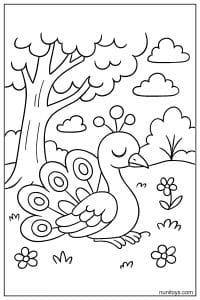 דף צביעה טווס יושב מתחת לעץ עם זנב מקופל